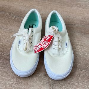 Vans Authentic New With Tags Women’s size 8.5 Cream and Mint Colorblock